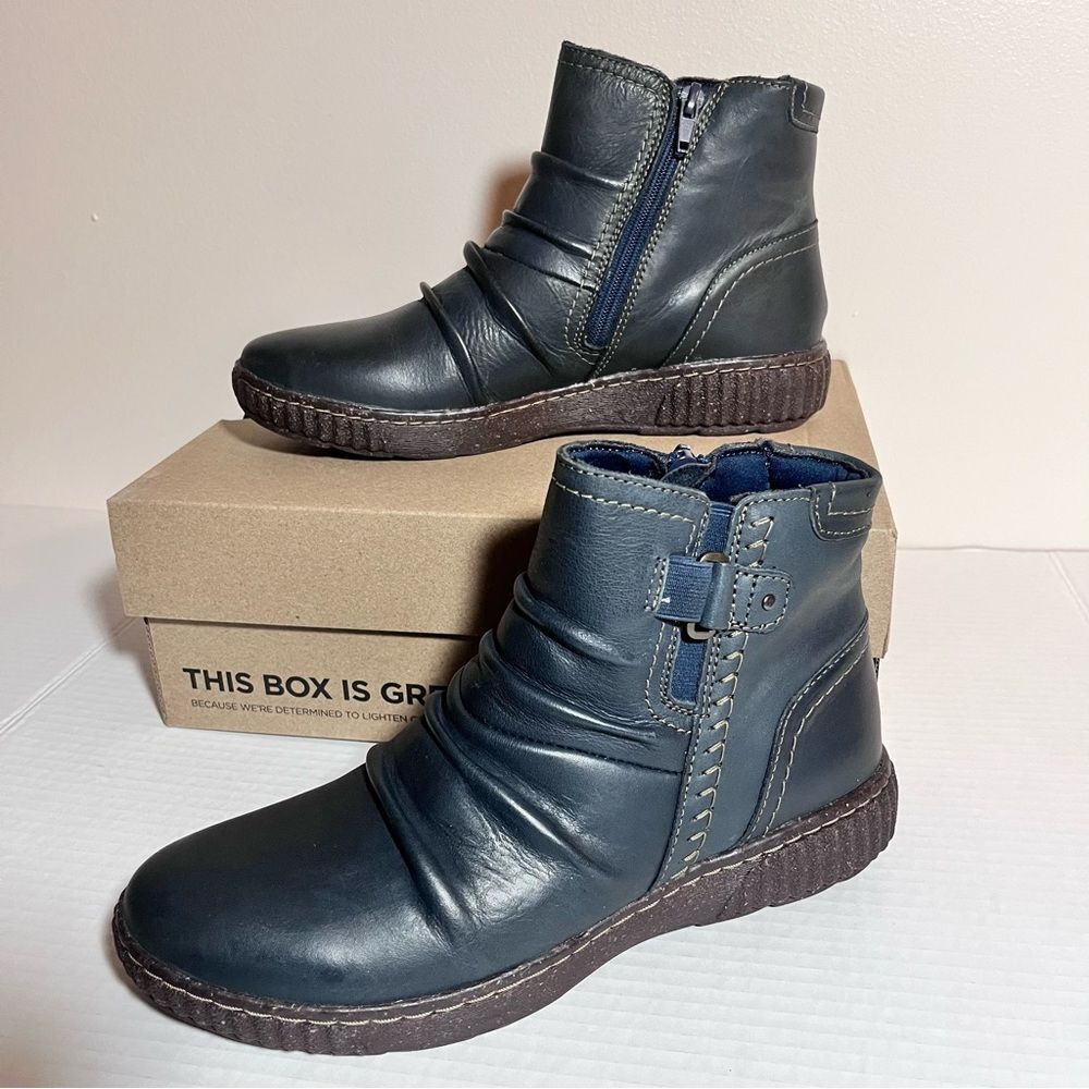 Clarks Collection Caroline Orchid Leather Ruched Ankle Boots